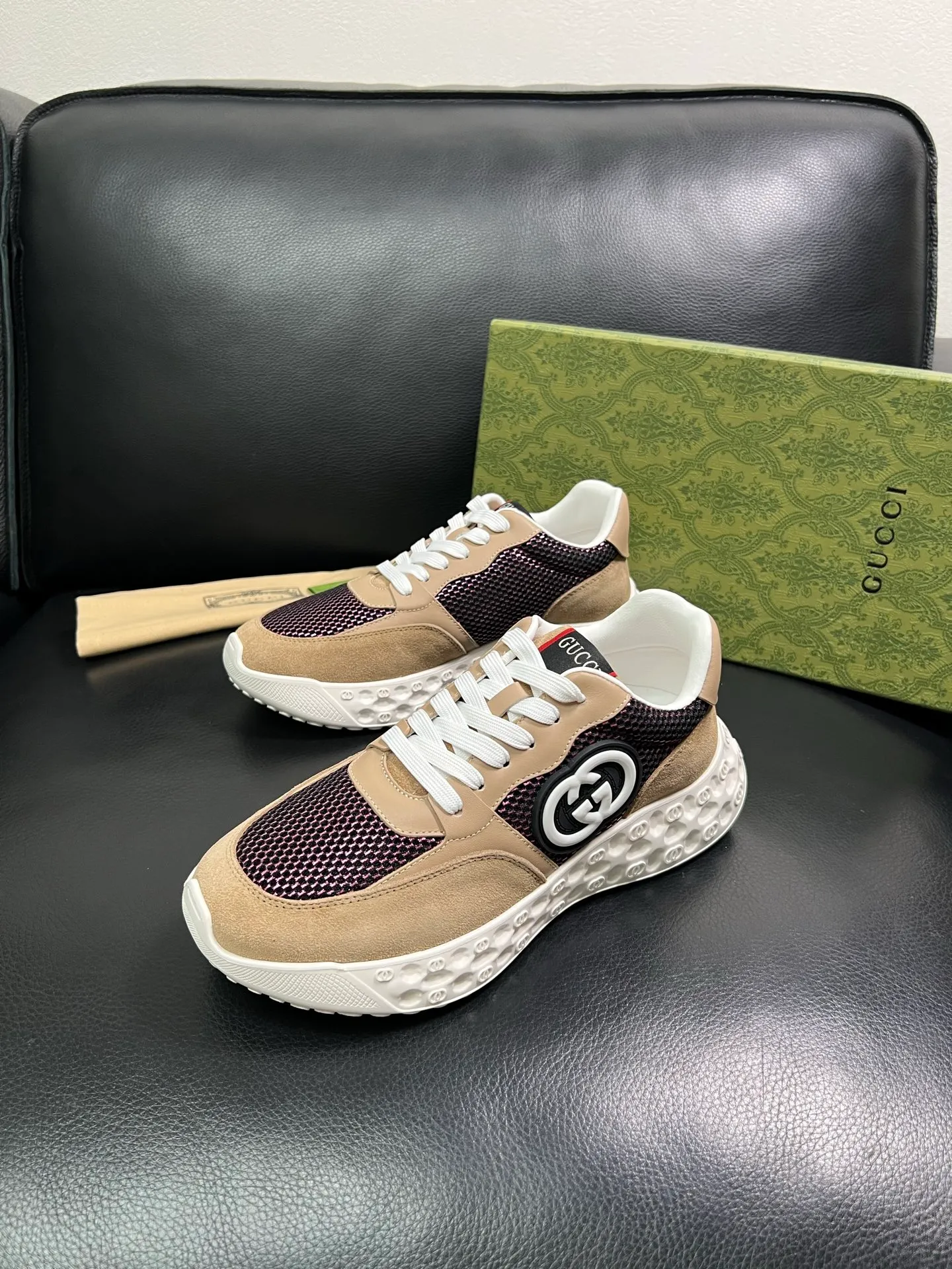 Men's shoes 💰780 Gucci top purchasing agency Gucci counter synchronization. Original factory configuration imported cowhide from Italy with mesh fabric, high-quality splicing and complex craftsmanship, imported cowhide lining, sole: original factory specially provided original sole super comfortable, original factory with single goods high quality, welcome to compare, code number 39-44 (customized 38 45) 85856